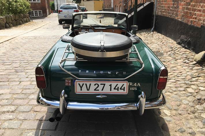 Grøn Triumph TR4A fra 1967
