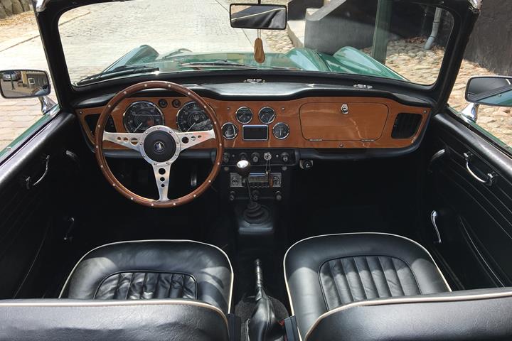 Grøn Triumph TR4A fra 1967