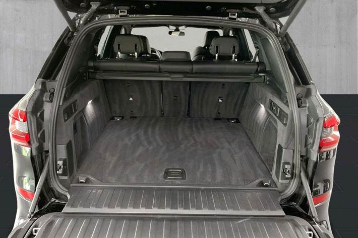 Sort BMW X5 fra 2020