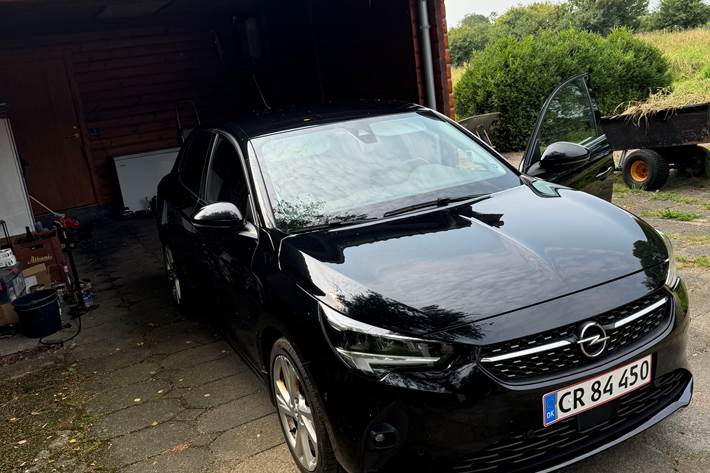 Sort Opel Corsa fra 2020