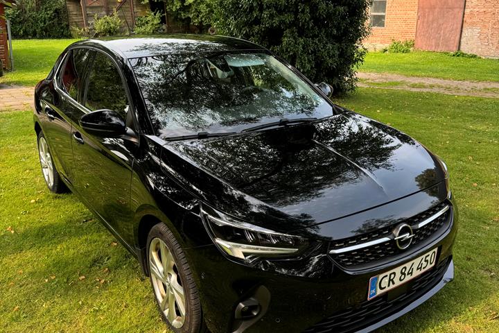 Sort Opel Corsa fra 2020