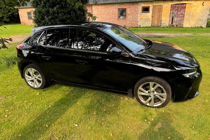 Sort Opel Corsa fra 2020