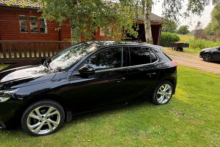 Sort Opel Corsa fra 2020