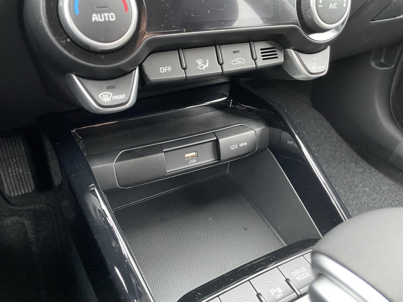 Sølv Kia Rio fra 2023