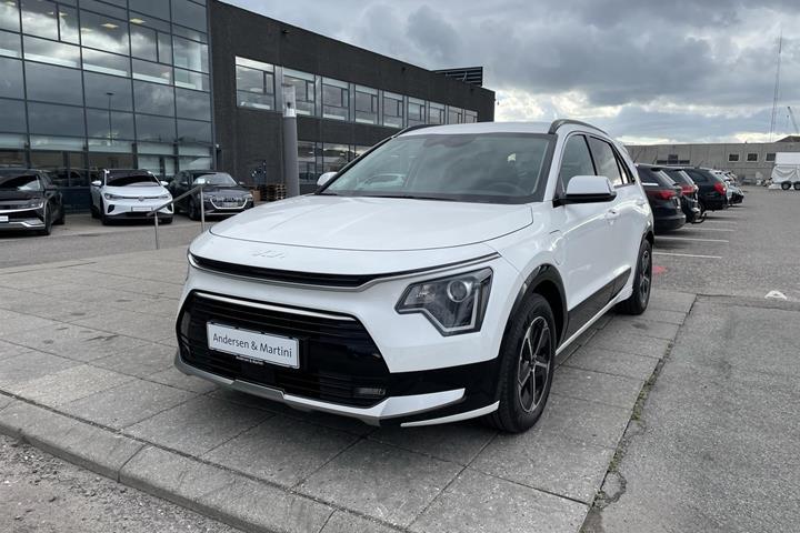 Hvid Kia Niro fra 2022 set udefra