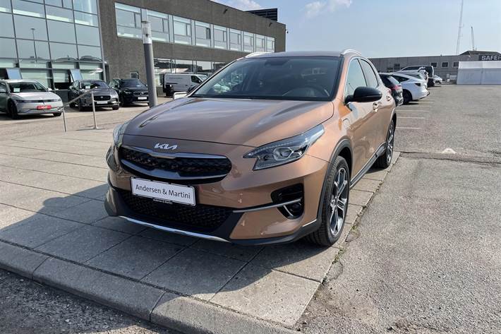 Bronze Kia XCeed fra 2022 set udefra