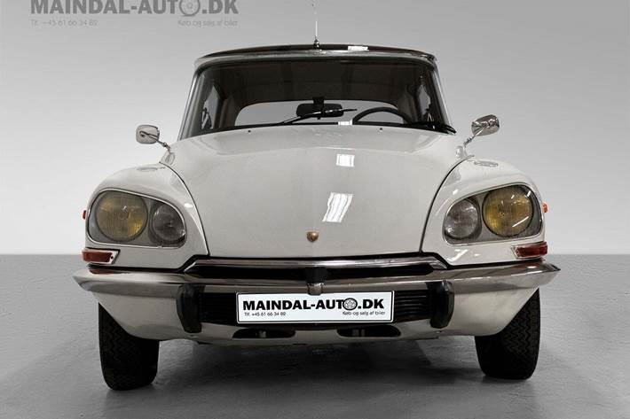 Gul Citroën DS19 fra 1974 set udefra