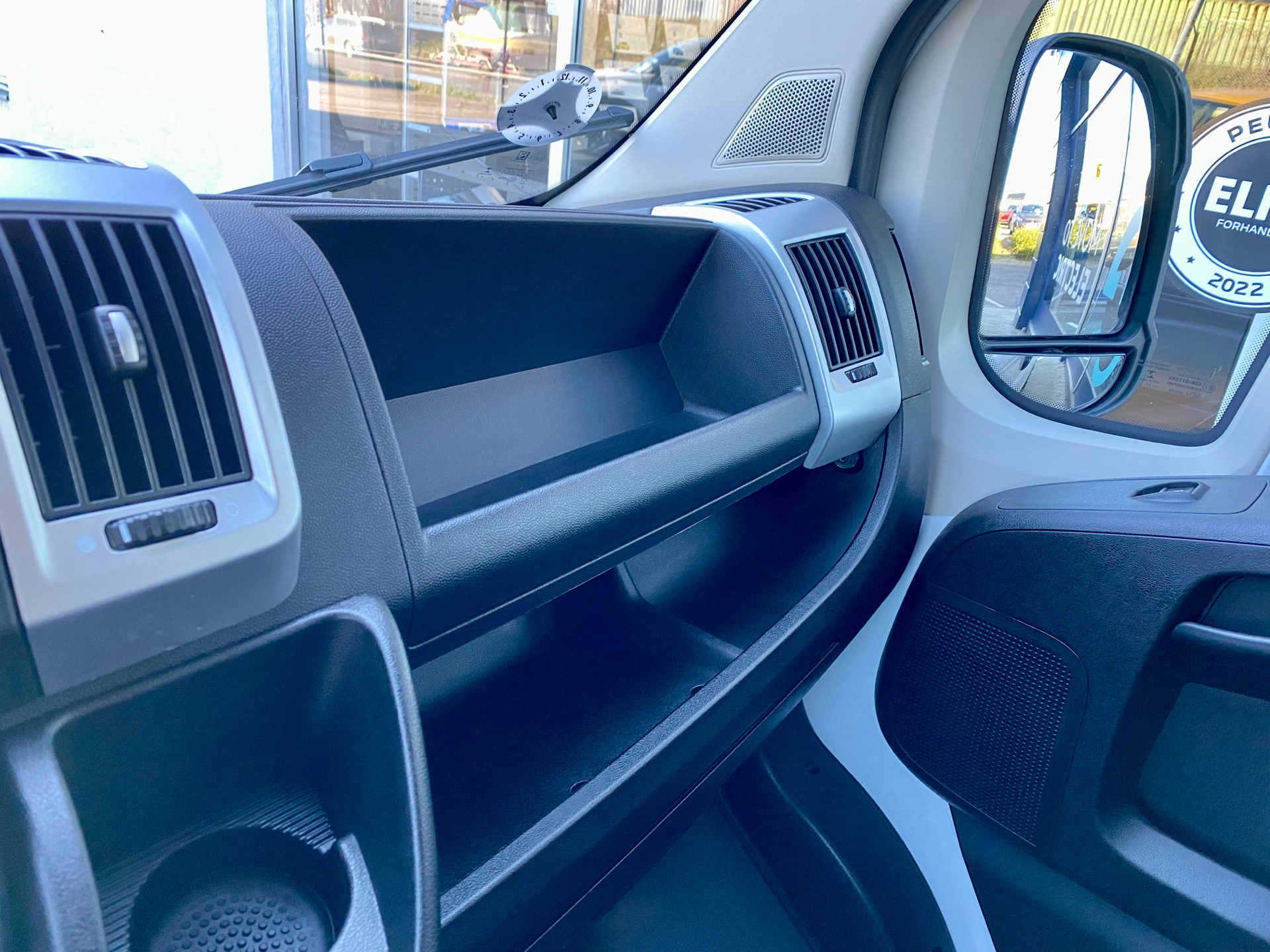 Hvid Peugeot Boxer fra 2022