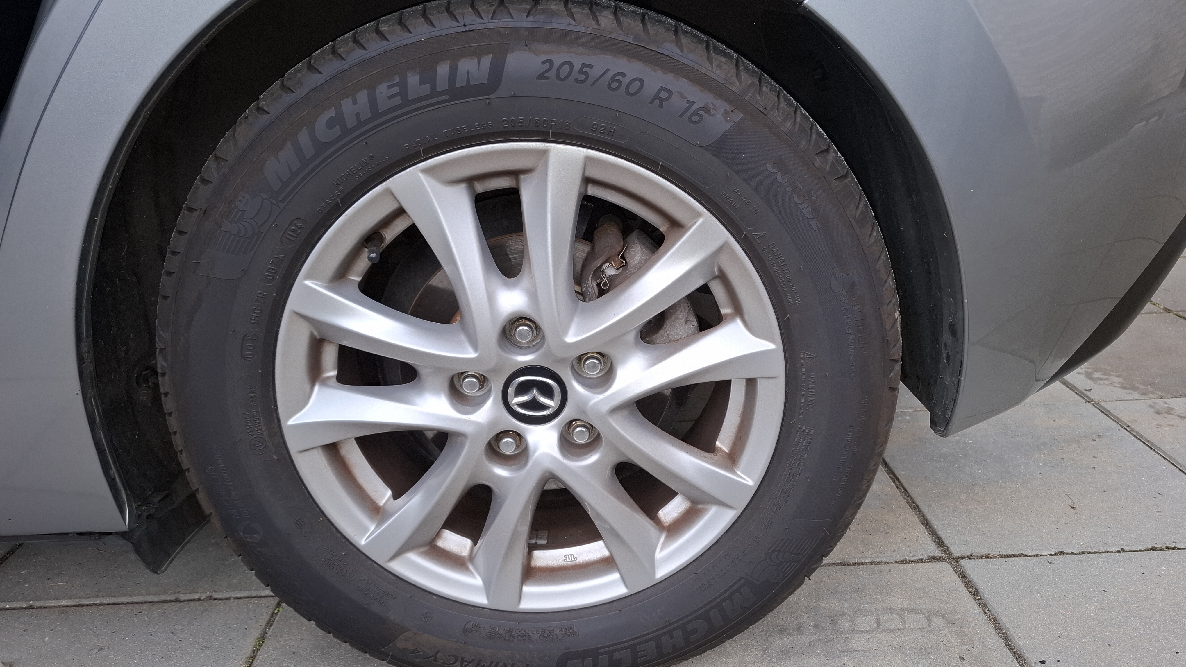 Grå Mazda 3 fra 2016