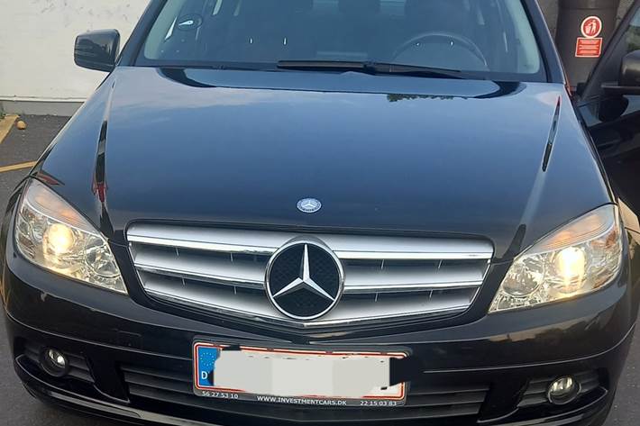 Sort Mercedes 200 fra 2010