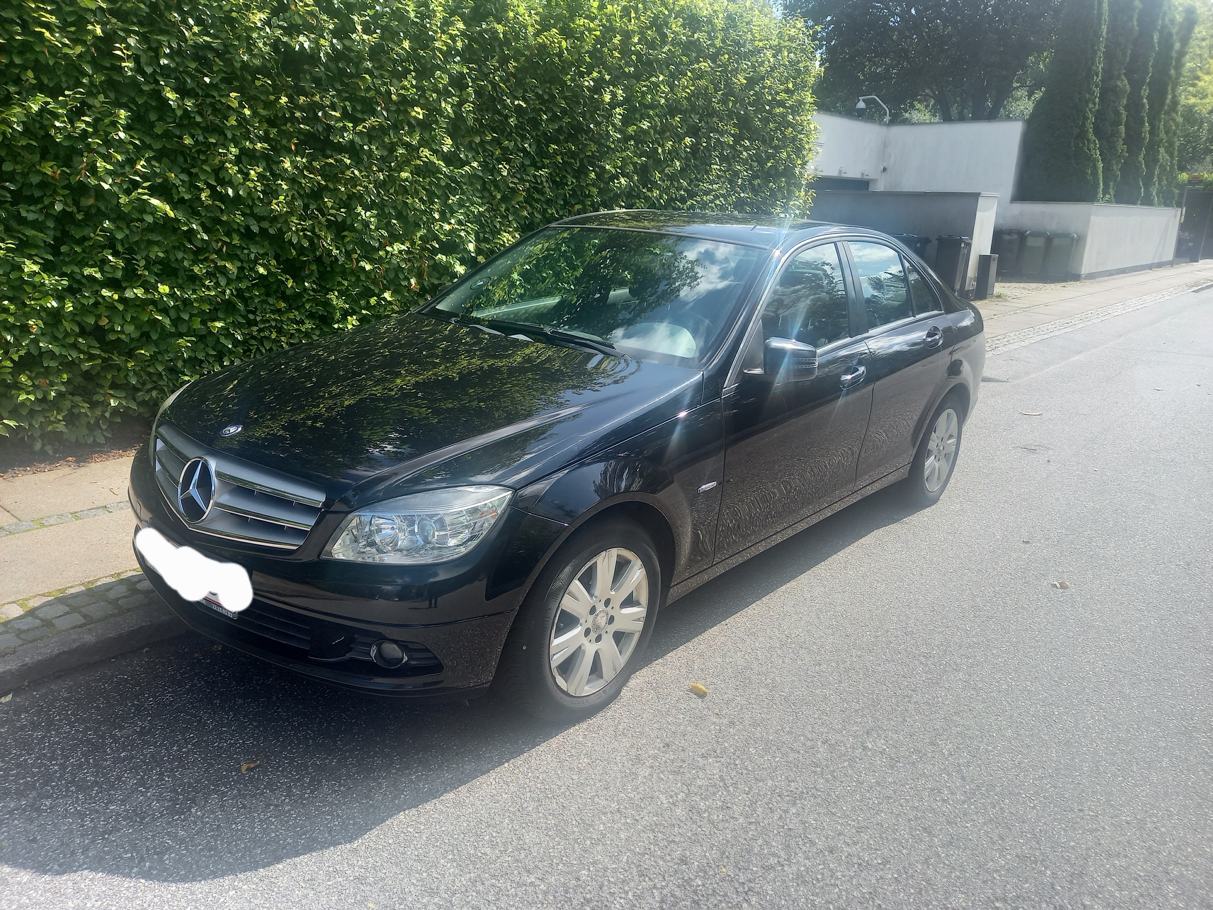 Sort Mercedes 200 fra 2010