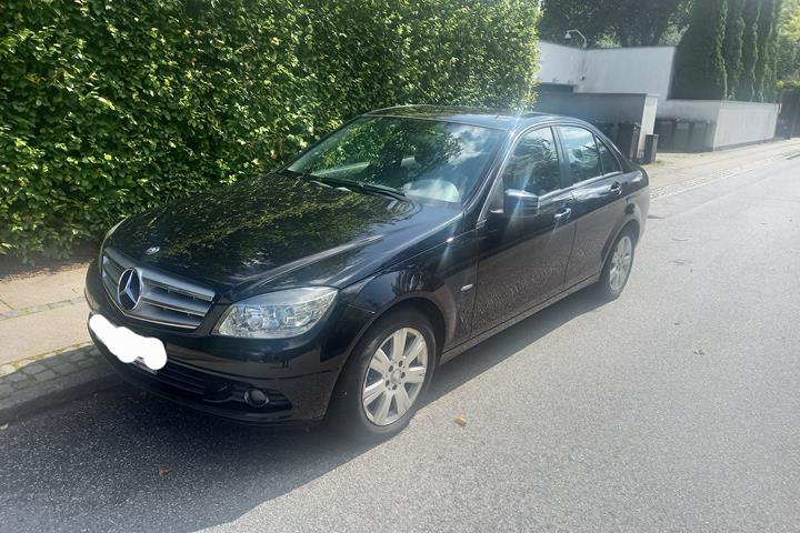 Sort Mercedes 200 fra 2010