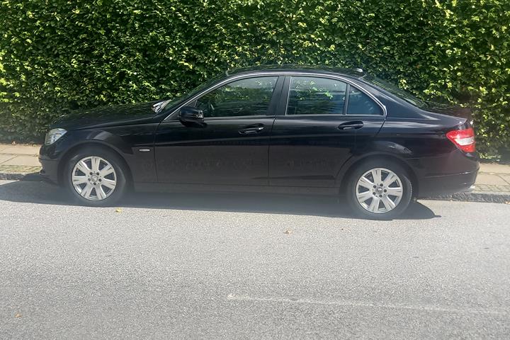 Sort Mercedes 200 fra 2010