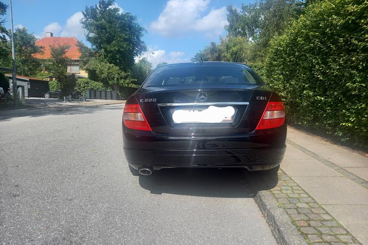 Sort Mercedes 200 fra 2010