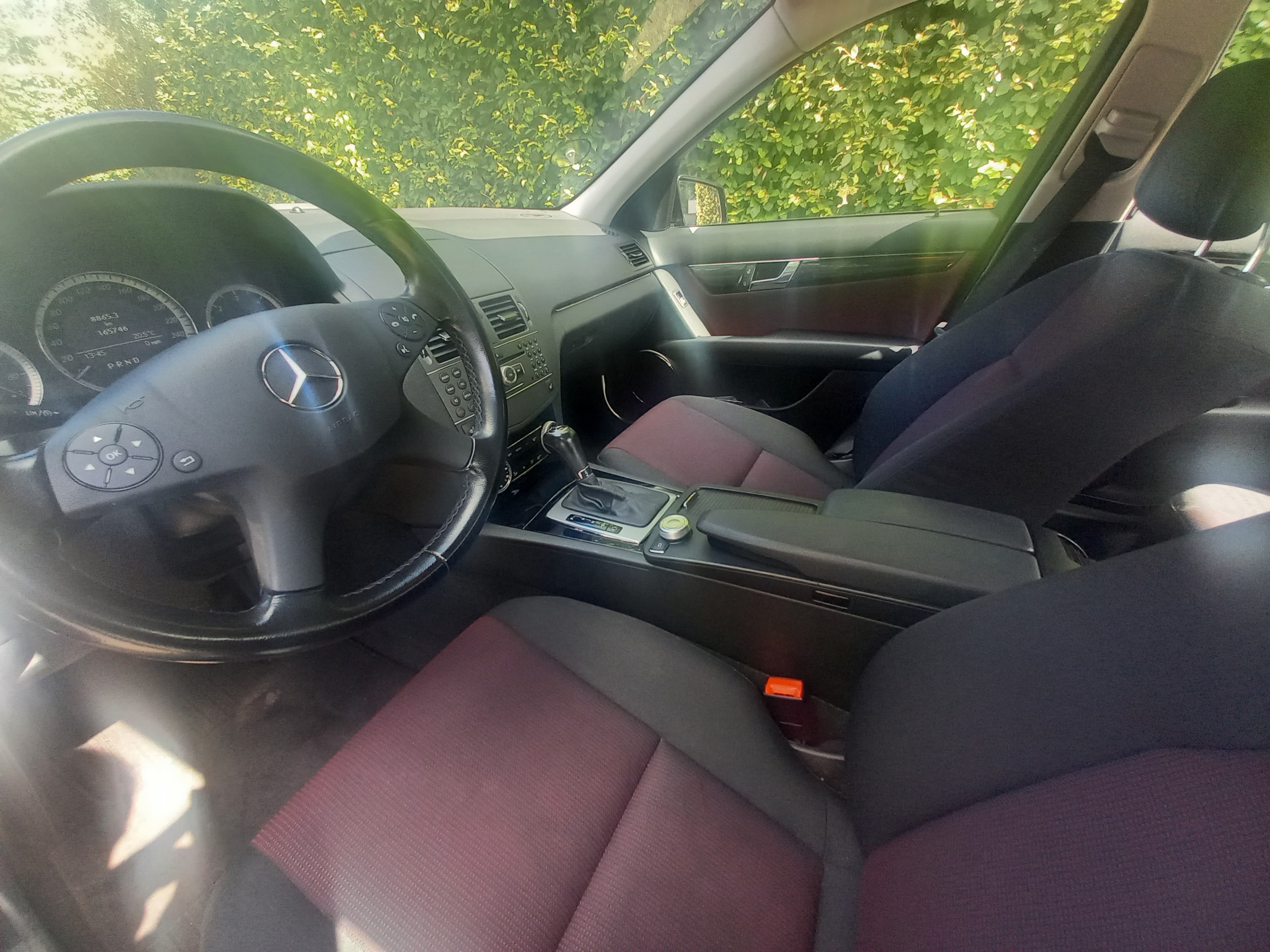 Sort Mercedes 200 fra 2010