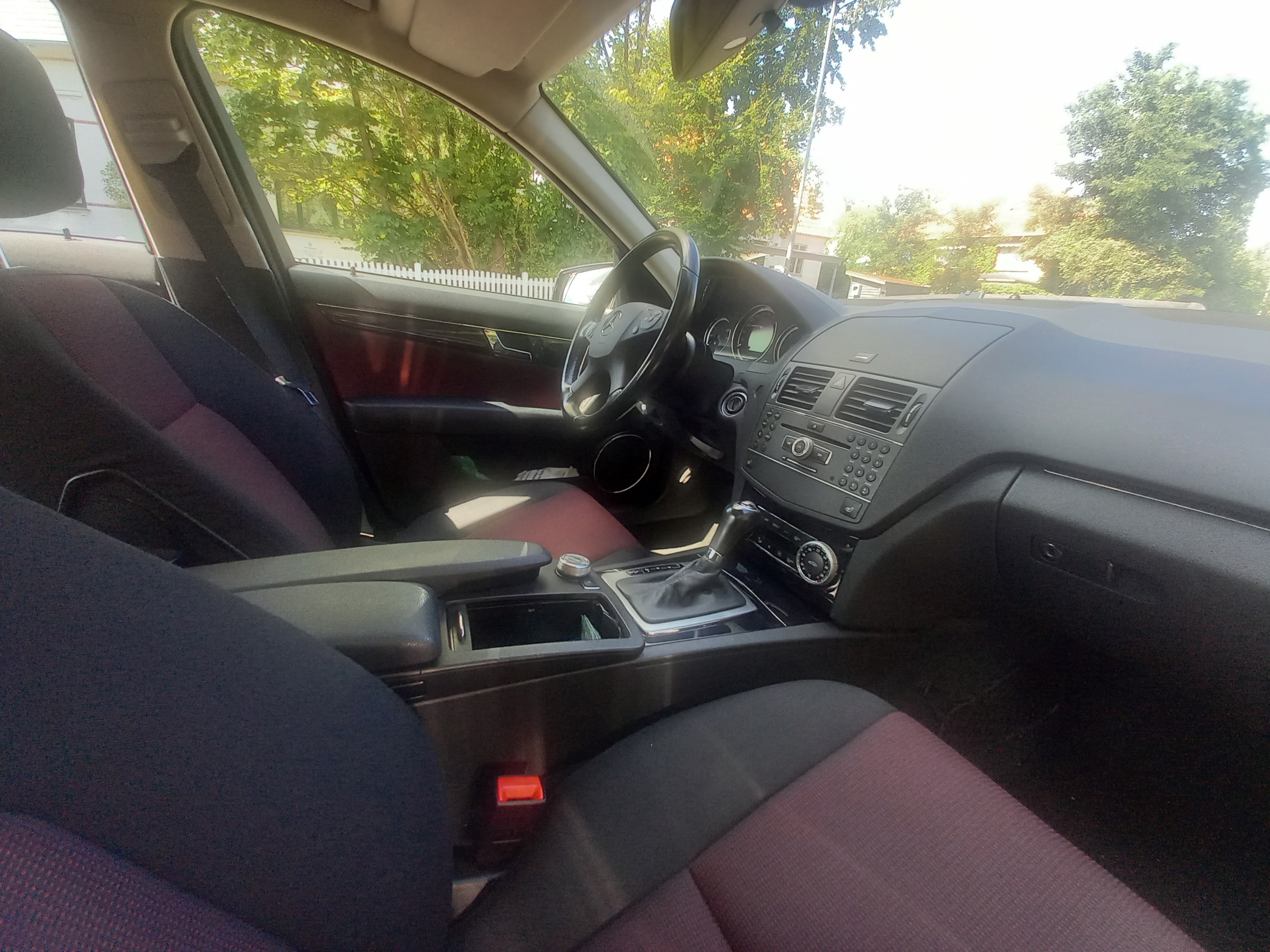 Sort Mercedes 200 fra 2010