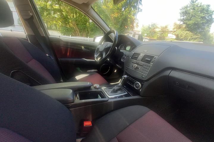 Sort Mercedes 200 fra 2010