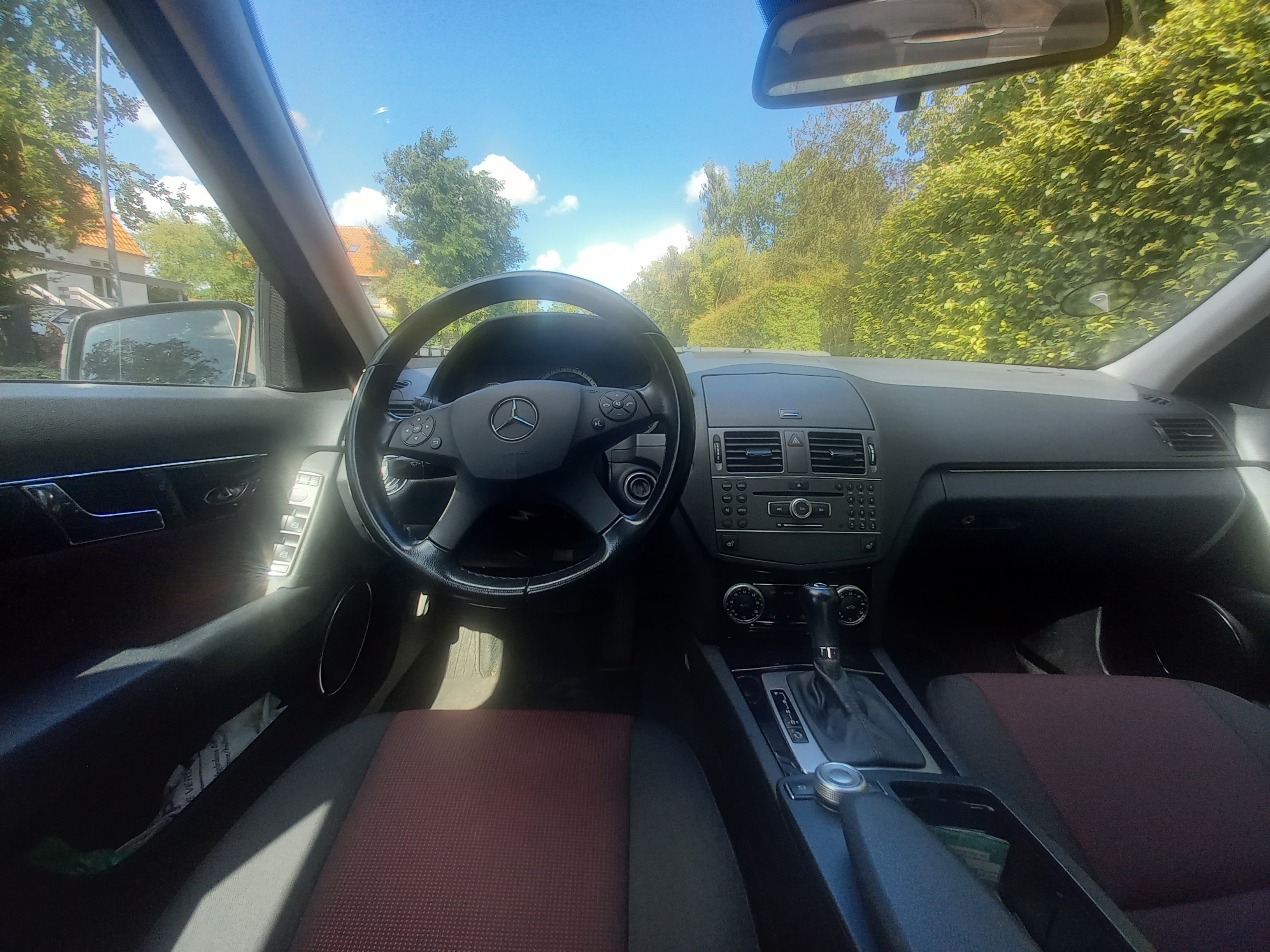 Sort Mercedes 200 fra 2010