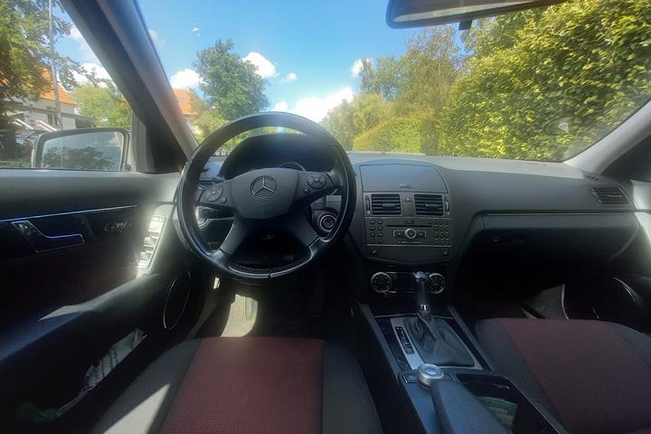 Sort Mercedes 200 fra 2010
