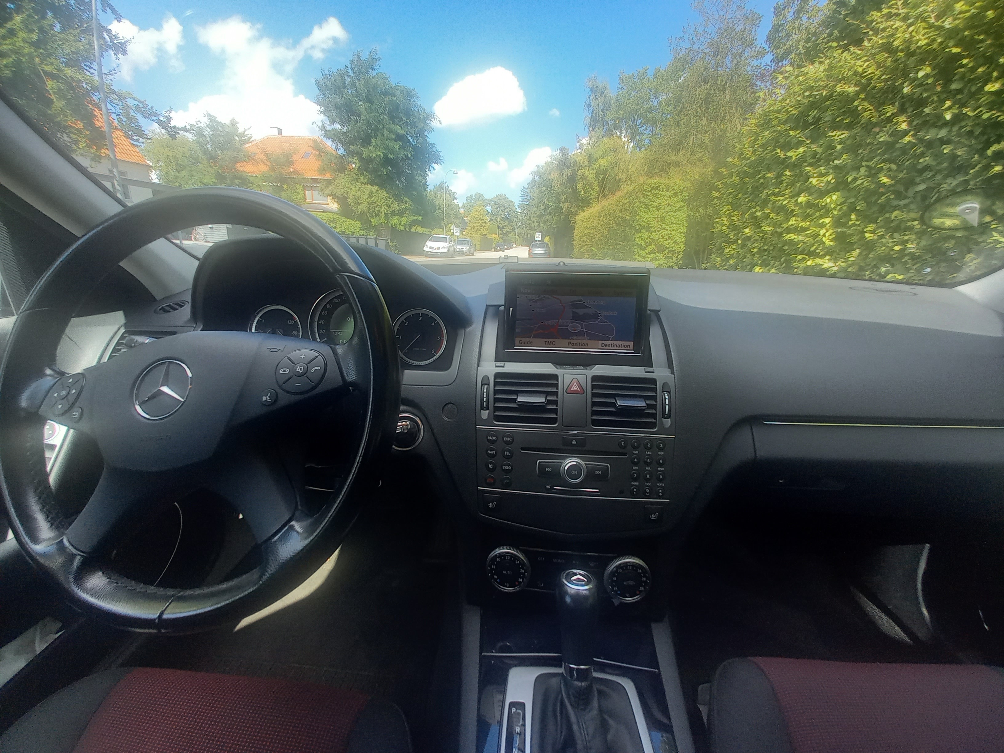 Sort Mercedes 200 fra 2010