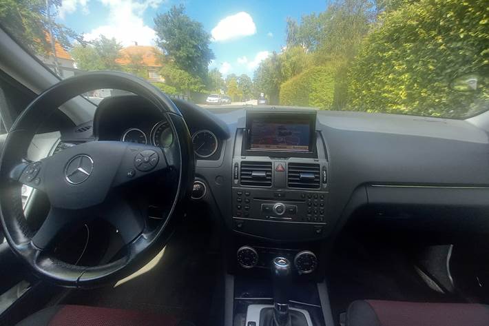 Sort Mercedes 200 fra 2010