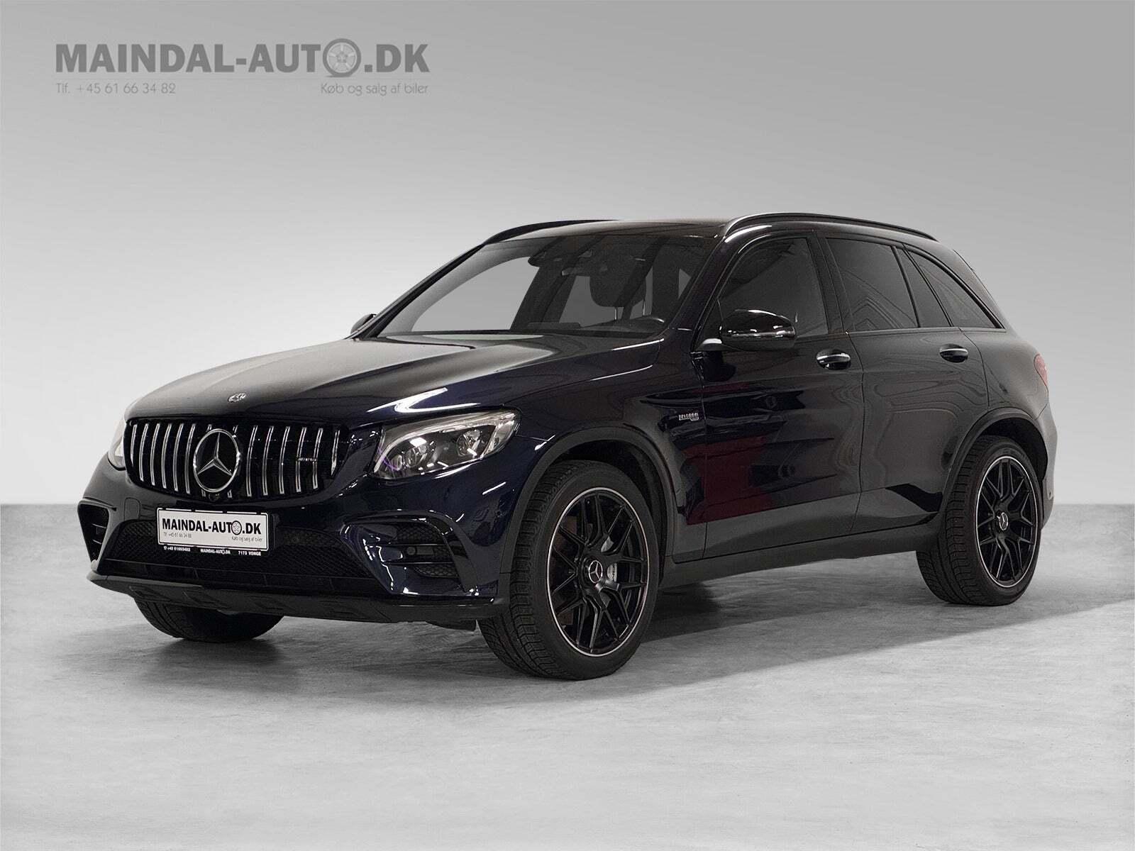 Rød Mercedes GLC43 fra 2018 set udefra