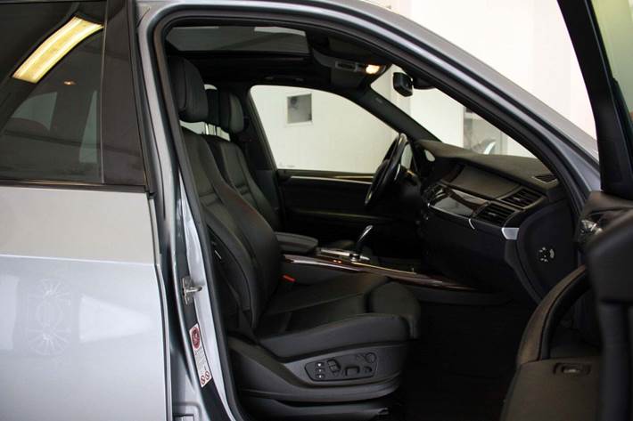 Grå BMW X5 fra 2012