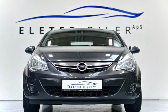 Grå Opel Corsa fra 2012