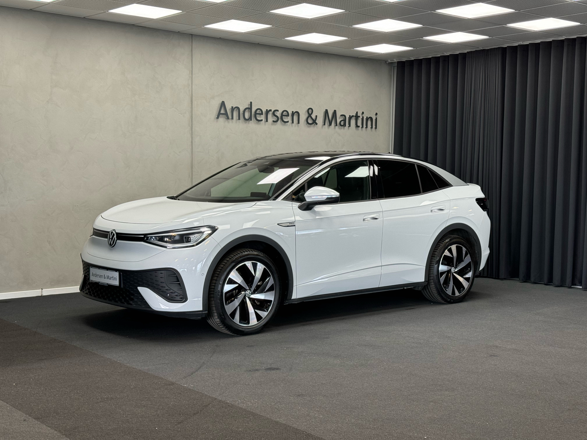 Hvid VW ID.5 fra 2022 set udefra