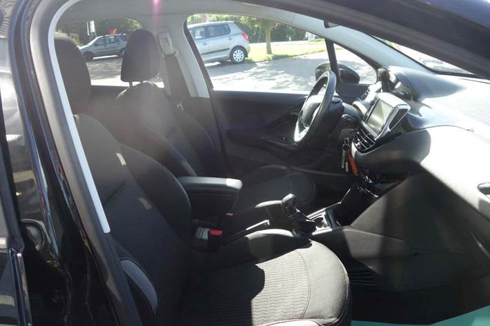 Sort Peugeot 208 fra 2016