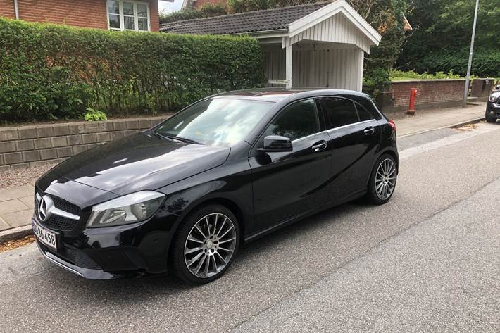 Sort Mercedes A-Klasse fra 2016