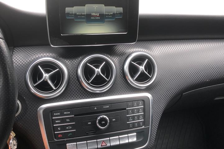 Sort Mercedes A-Klasse fra 2016