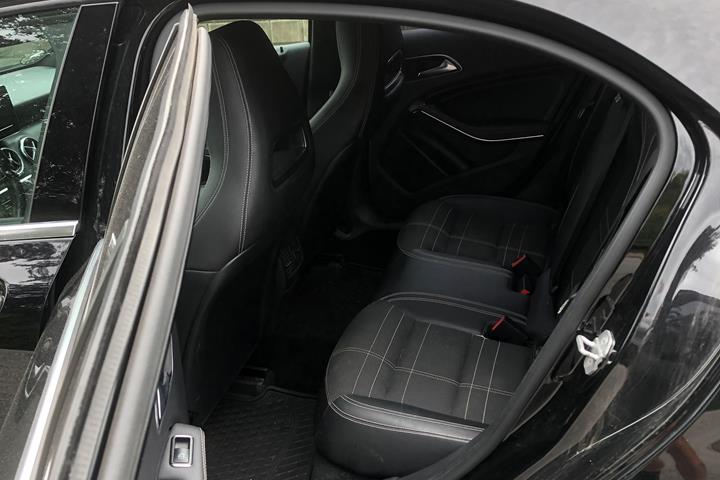 Sort Mercedes A-Klasse fra 2016
