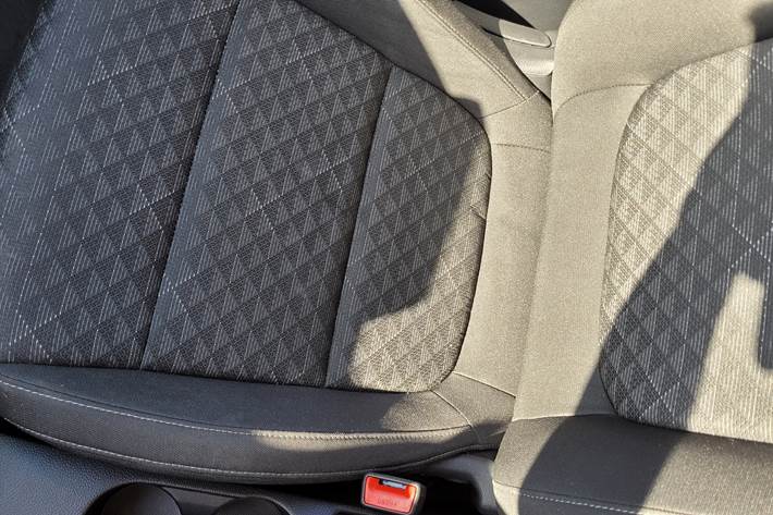 Rød Kia Rio fra 2017