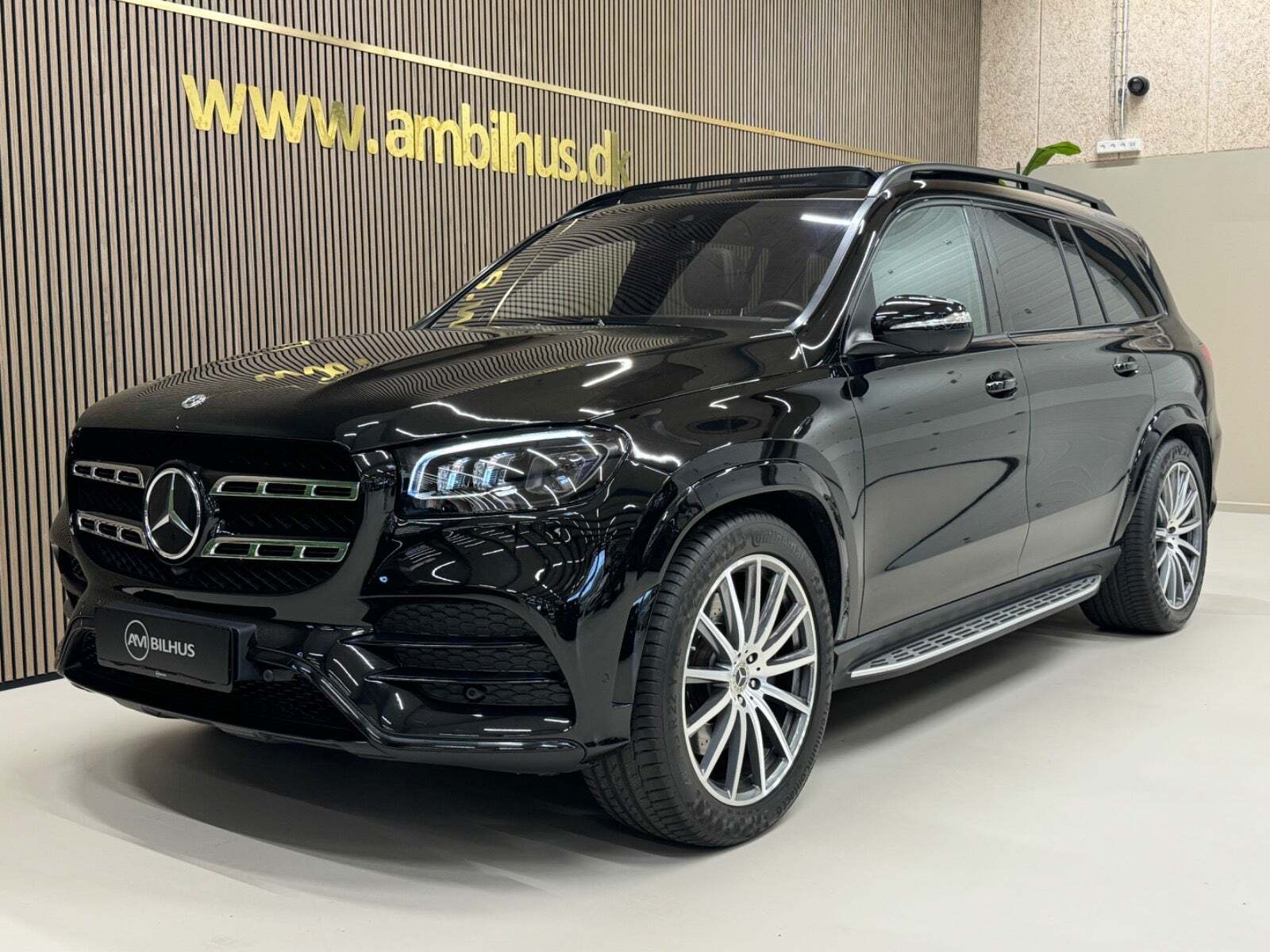 Sort Mercedes GLS400 d fra 2020 set udefra