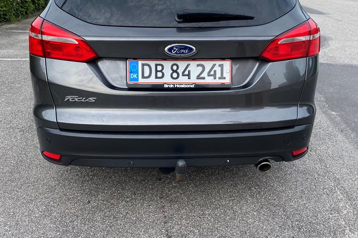 Grå Ford Focus fra 2017