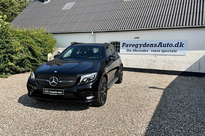 Sort Mercedes GLC43 fra 2016 set udefra