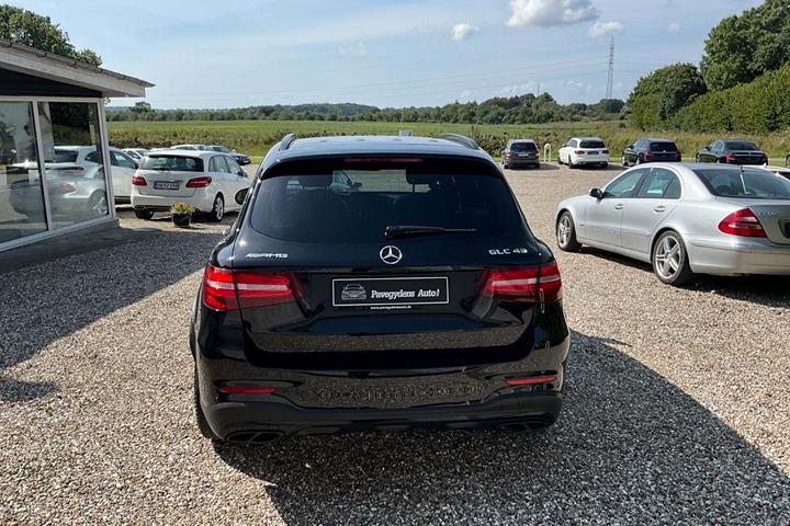 Sort Mercedes GLC43 fra 2016 set udefra