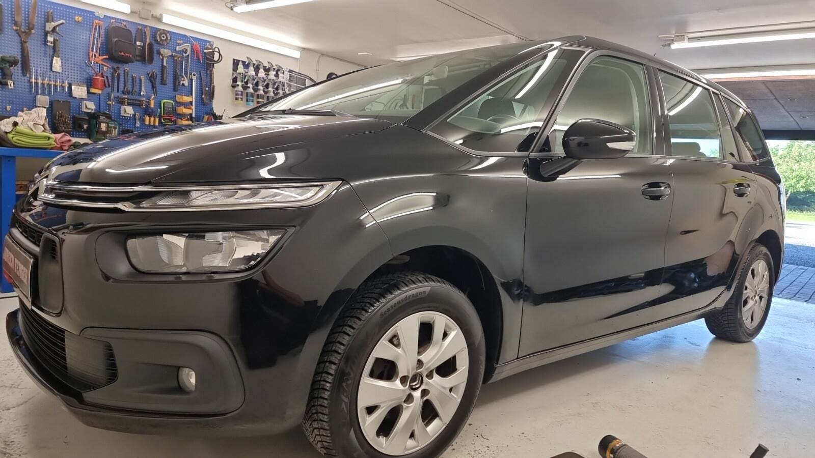 Sort Citroën Grand C4 Picasso fra 2018 set udefra