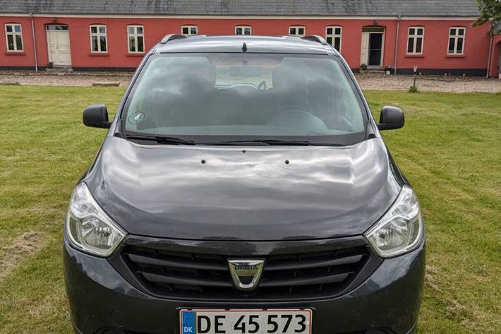 Grå Dacia Lodgy fra 2016