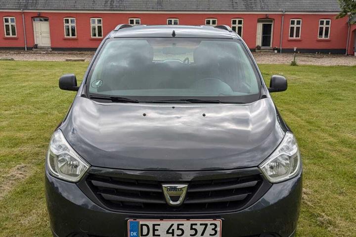 Grå Dacia Lodgy fra 2016