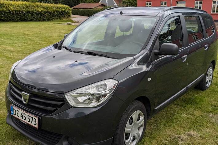 Grå Dacia Lodgy fra 2016