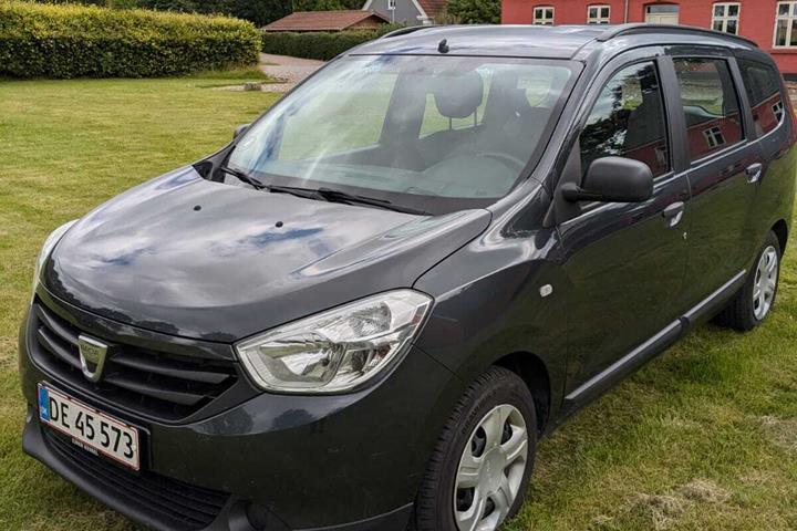 Grå Dacia Lodgy fra 2016