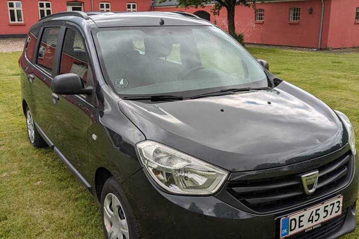 Grå Dacia Lodgy fra 2016
