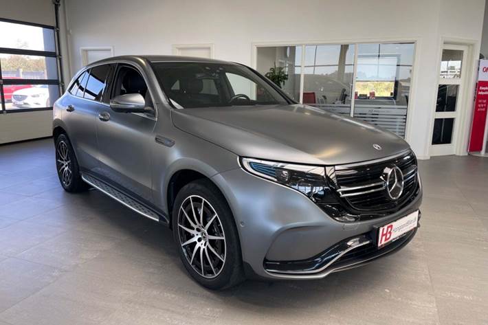 Grå Mercedes EQC400 fra 2021 set udefra