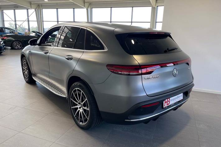 Grå Mercedes EQC400 fra 2021 set udefra