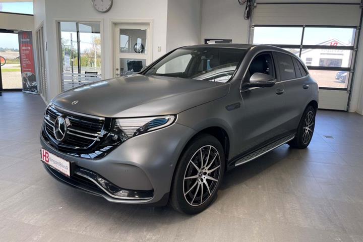 Grå Mercedes EQC400 fra 2021 set udefra