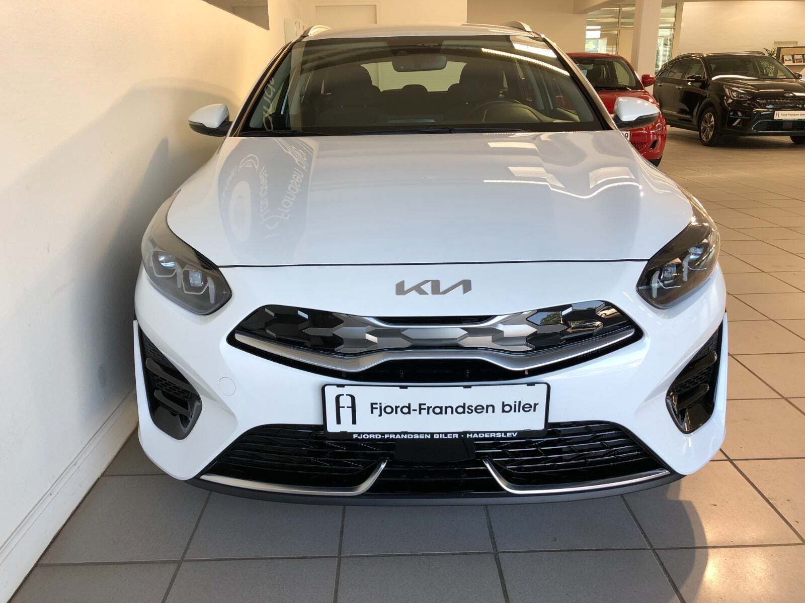 Hvid Kia Ceed fra 2023