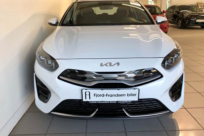 Hvid Kia Ceed fra 2023