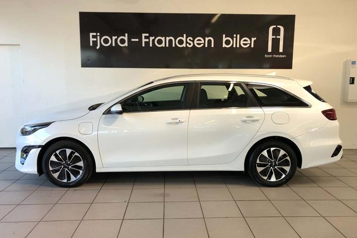 Hvid Kia Ceed fra 2023